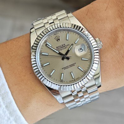 Rolex Datejust Gümüşi Kadran Jubilee Kordon Tırtıklı Bezel