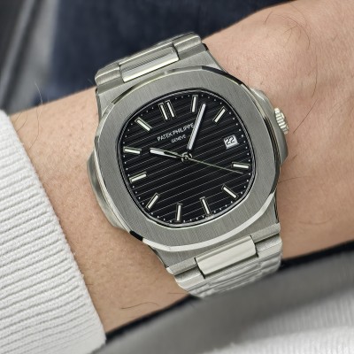 Patek Philippe Nautilus Siyah Kadran