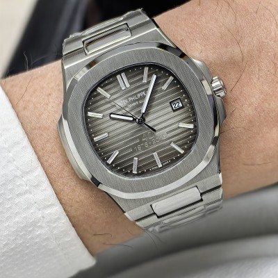 Patek Philippe Nautilus 40. Yıl Baget Rakamlar Bukalemun Gri Kadran