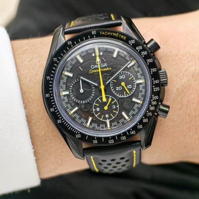 OMEGA Speedmaster Moonwatch Siyah Kadran Sarı İp Detaylı Siyah Deri Kordon