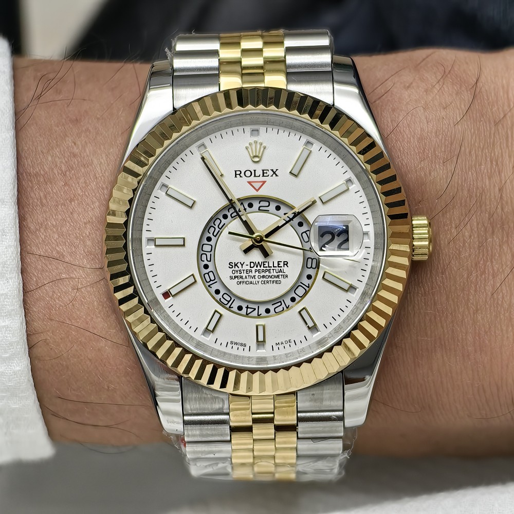 Rolex Sky Dweller Beyaz Kadran Jubilee Kordon Tırtıklı Gold Bezel Rolex Sky Dweller Beyaz Kadran Jubilee Kordon Tırtıklı Gold Bezel