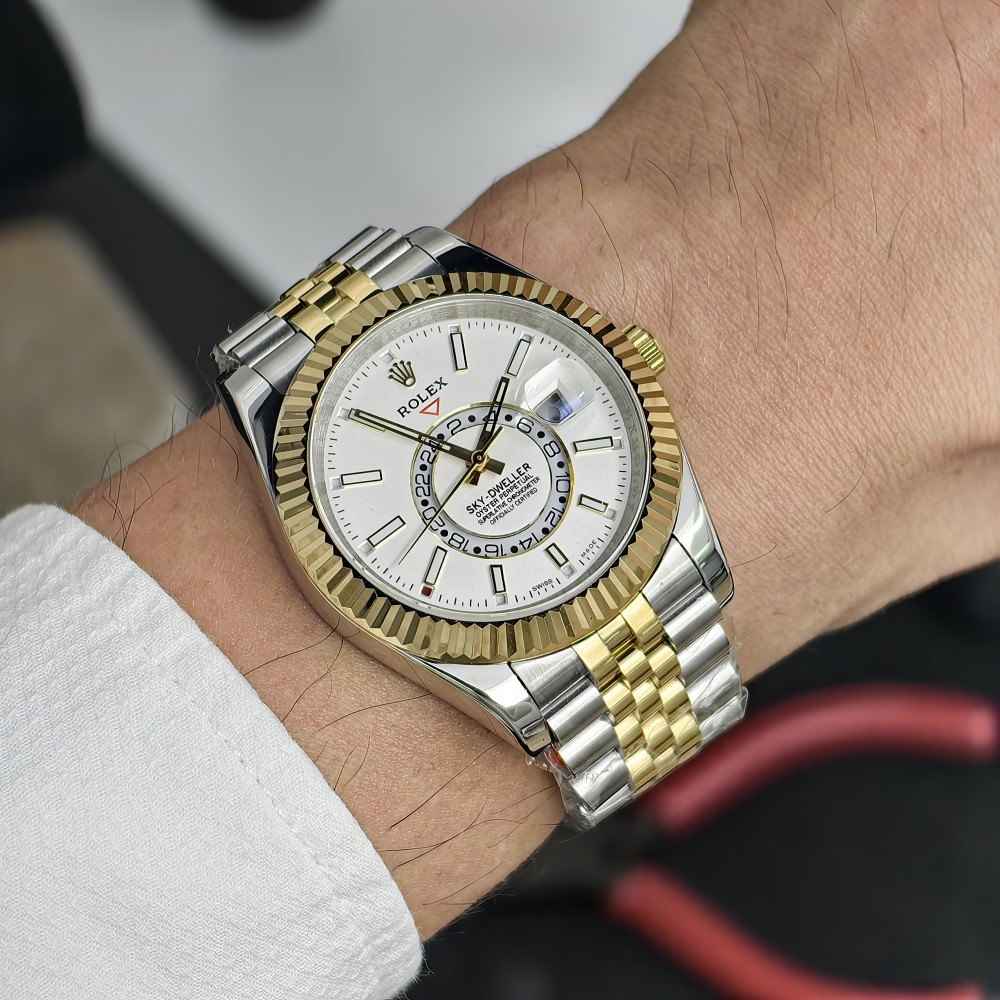 Rolex Sky Dweller Beyaz Kadran Jubilee Kordon Tırtıklı Gold Bezel Rolex Sky Dweller Beyaz Kadran Jubilee Kordon Tırtıklı Gold Bezel