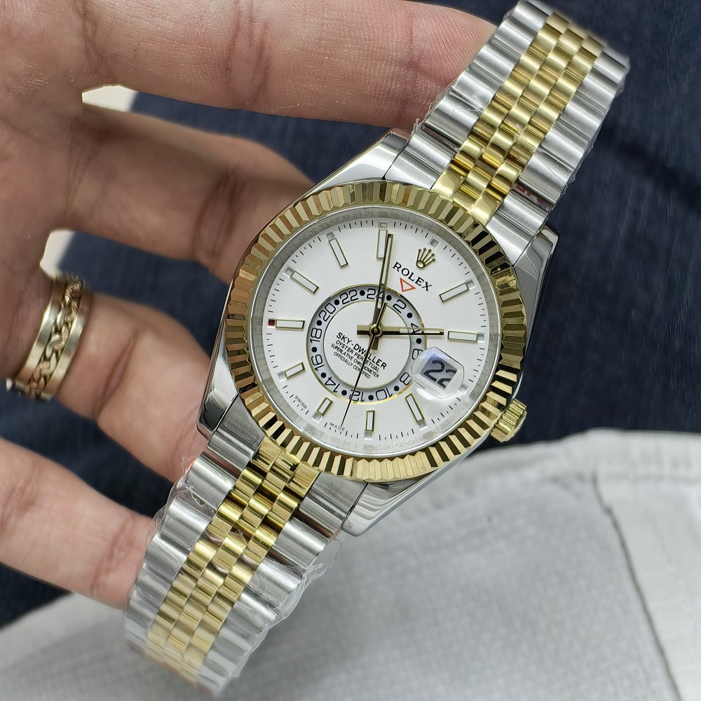 Rolex Sky Dweller Beyaz Kadran Jubilee Kordon Tırtıklı Gold Bezel Rolex Sky Dweller Beyaz Kadran Jubilee Kordon Tırtıklı Gold Bezel