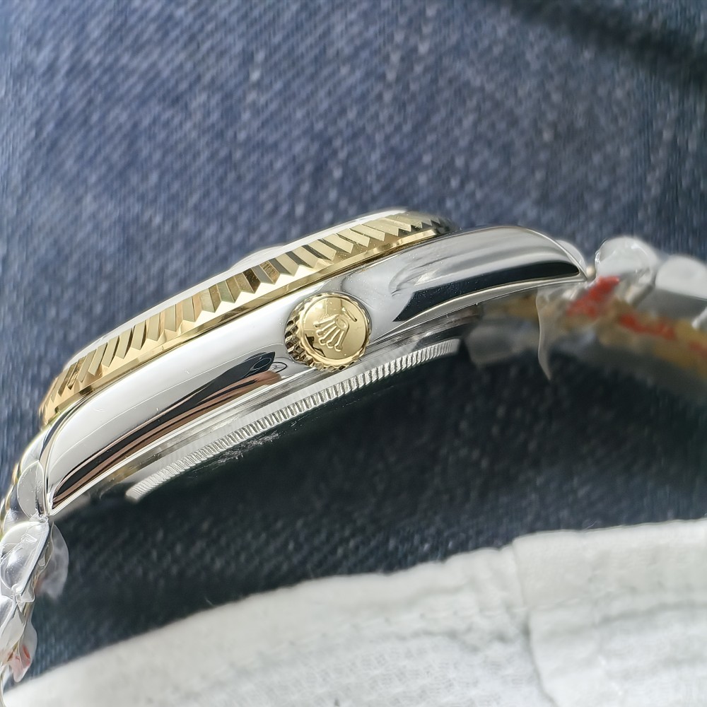 Rolex Sky Dweller Beyaz Kadran Jubilee Kordon Tırtıklı Gold Bezel Rolex Sky Dweller Beyaz Kadran Jubilee Kordon Tırtıklı Gold Bezel