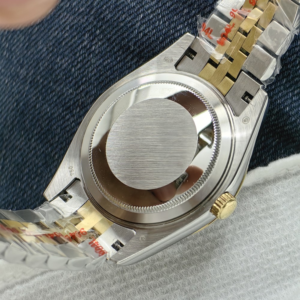 Rolex Sky Dweller Beyaz Kadran Jubilee Kordon Tırtıklı Gold Bezel Rolex Sky Dweller Beyaz Kadran Jubilee Kordon Tırtıklı Gold Bezel