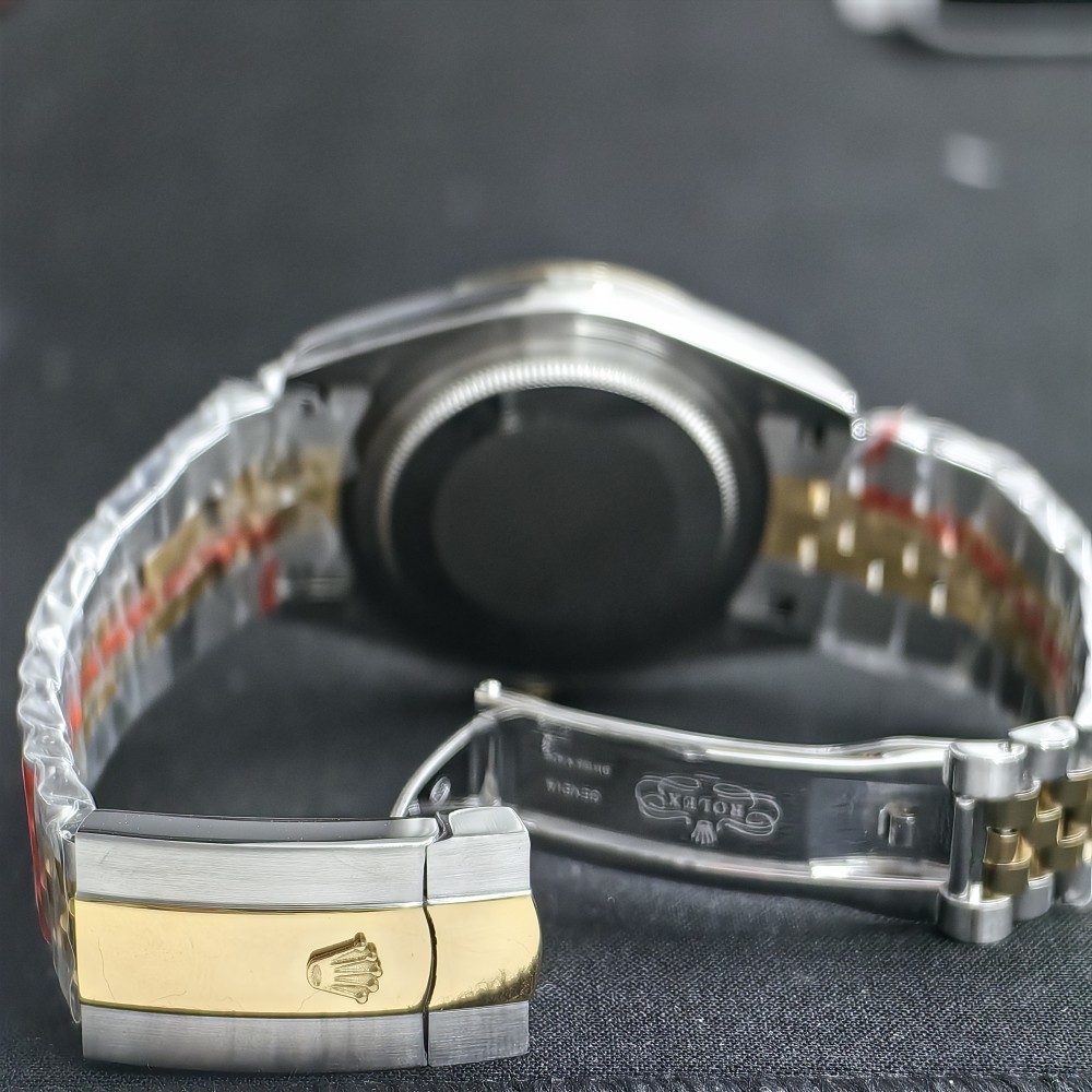 Rolex Sky Dweller Beyaz Kadran Jubilee Kordon Tırtıklı Gold Bezel Rolex Sky Dweller Beyaz Kadran Jubilee Kordon Tırtıklı Gold Bezel