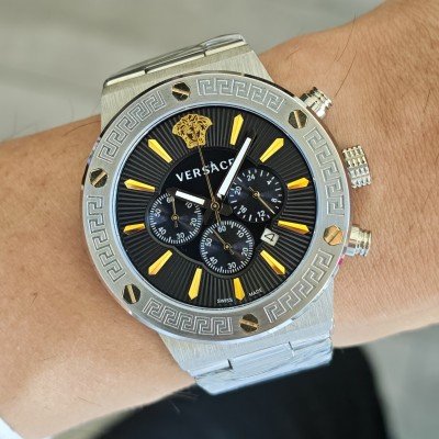Versace Greca Chronograph Siyah Kadran 44mm Silver Gold Detay